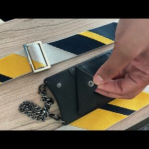 Bandolier pebble leather link case